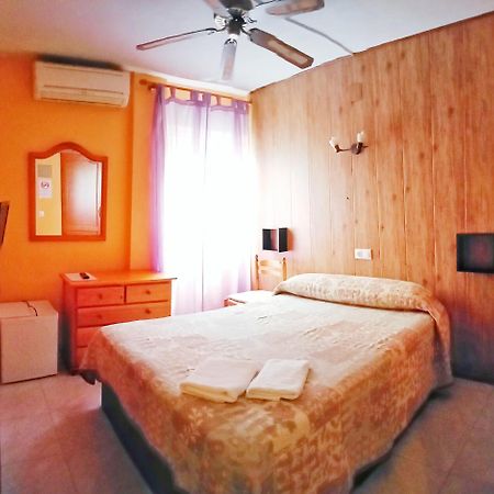 Hostal Cristina Denia Bagian luar foto