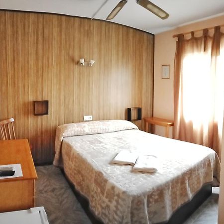 Hostal Cristina Denia Bagian luar foto
