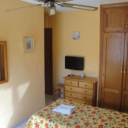Hostal Cristina Denia Bagian luar foto