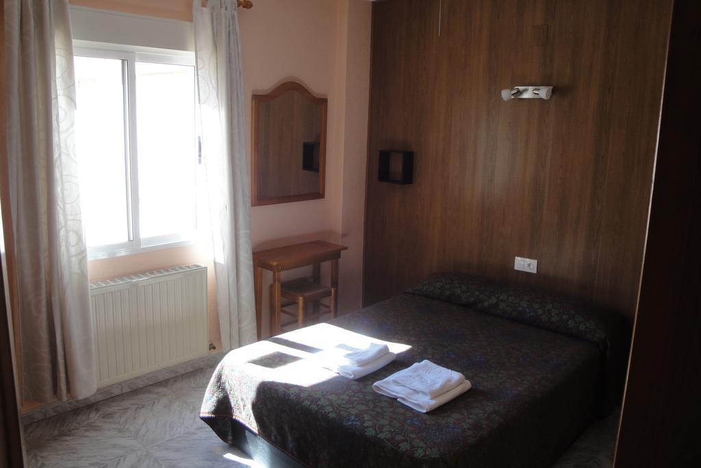 Hostal Cristina Denia Bagian luar foto
