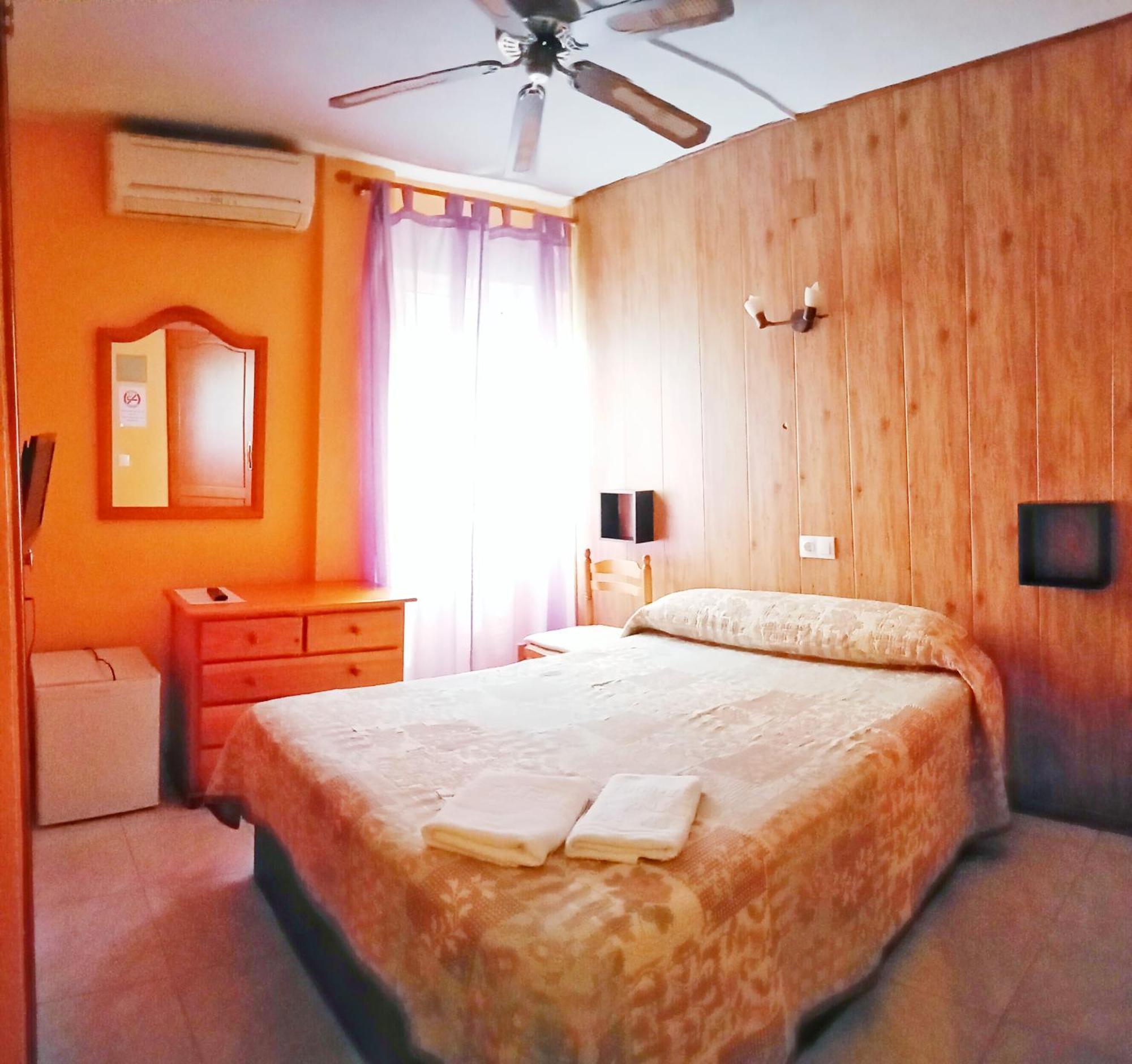 Hostal Cristina Denia Bagian luar foto
