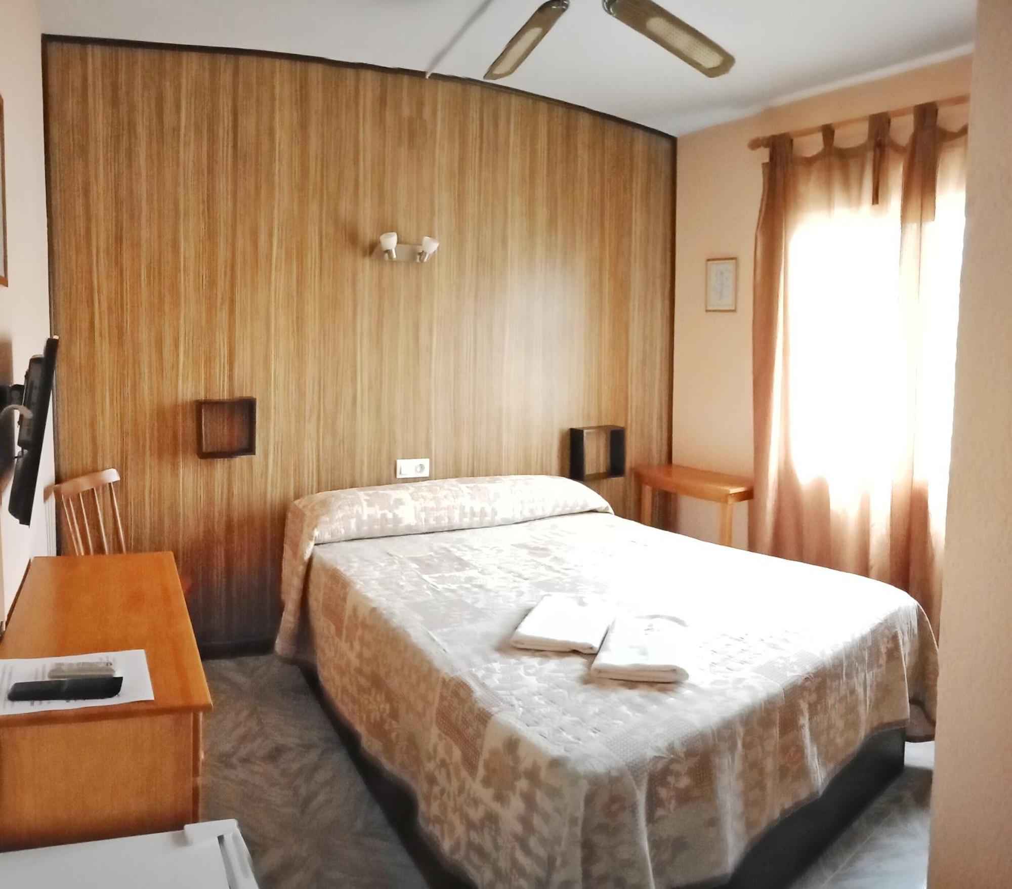Hostal Cristina Denia Bagian luar foto