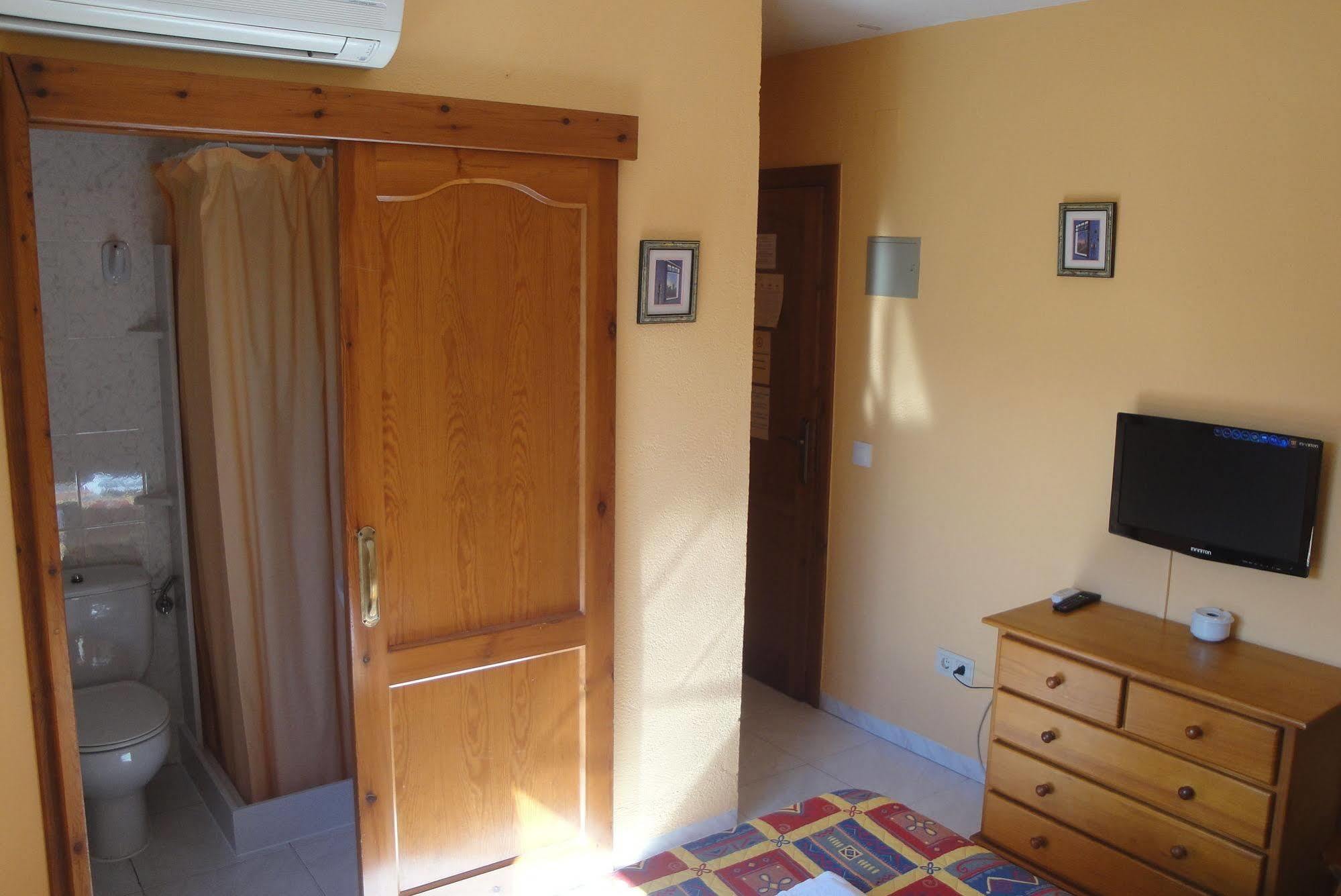Hostal Cristina Denia Bagian luar foto
