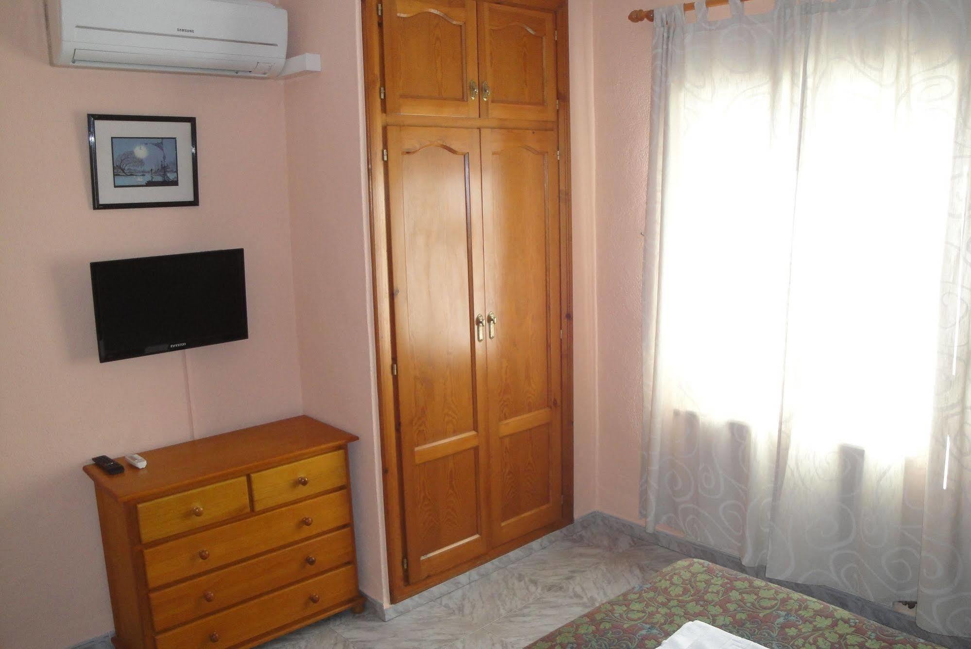 Hostal Cristina Denia Bagian luar foto
