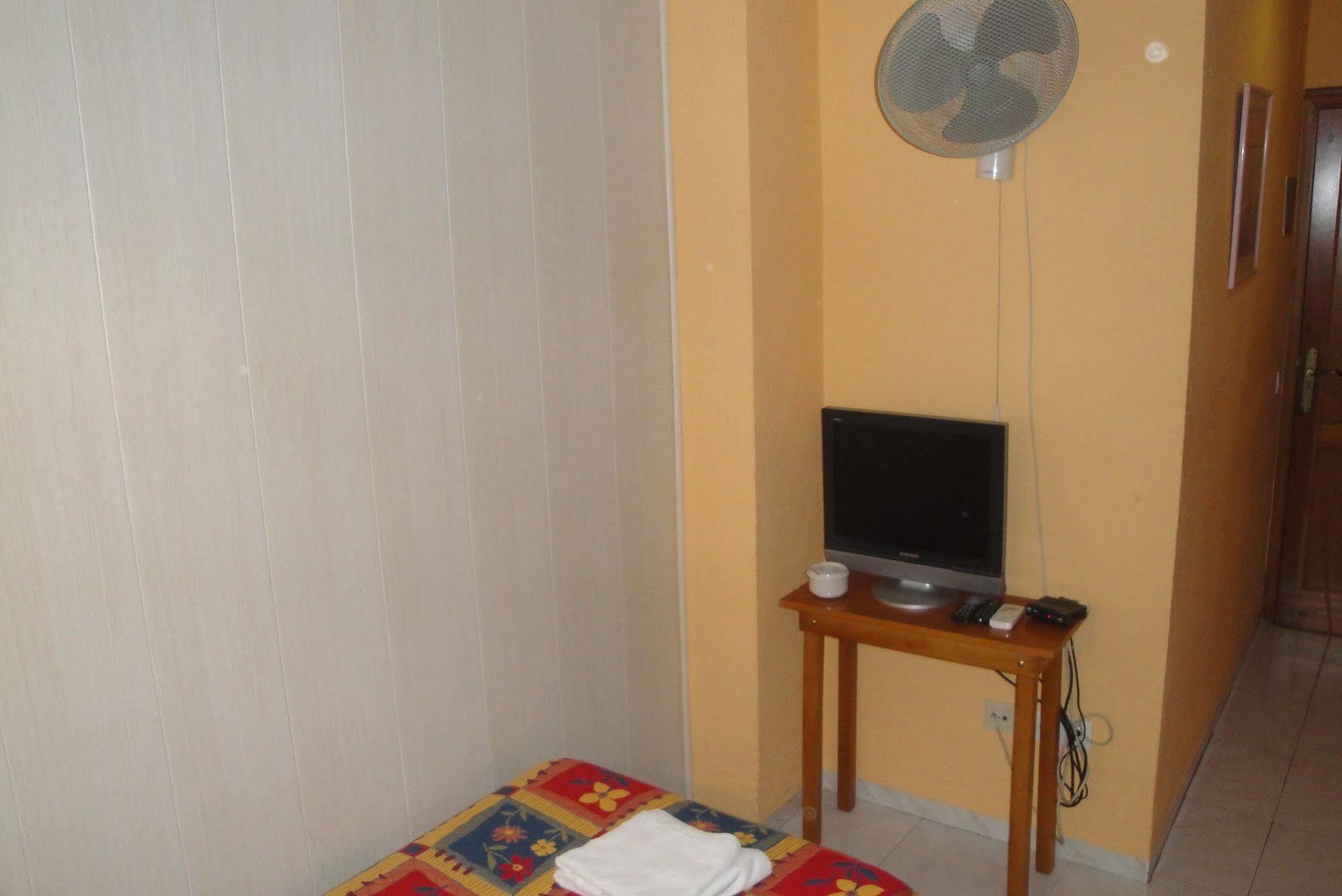 Hostal Cristina Denia Bagian luar foto