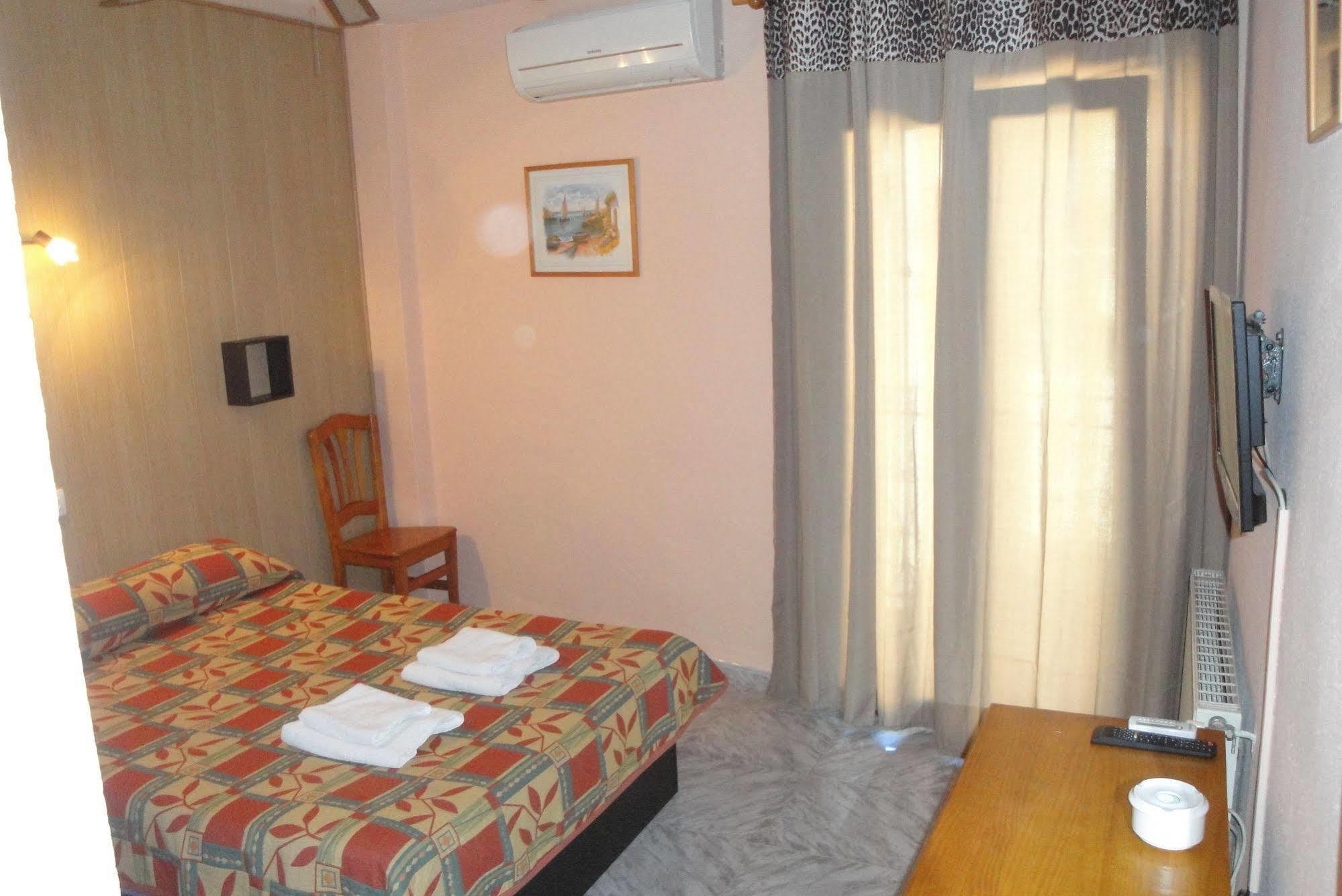 Hostal Cristina Denia Bagian luar foto
