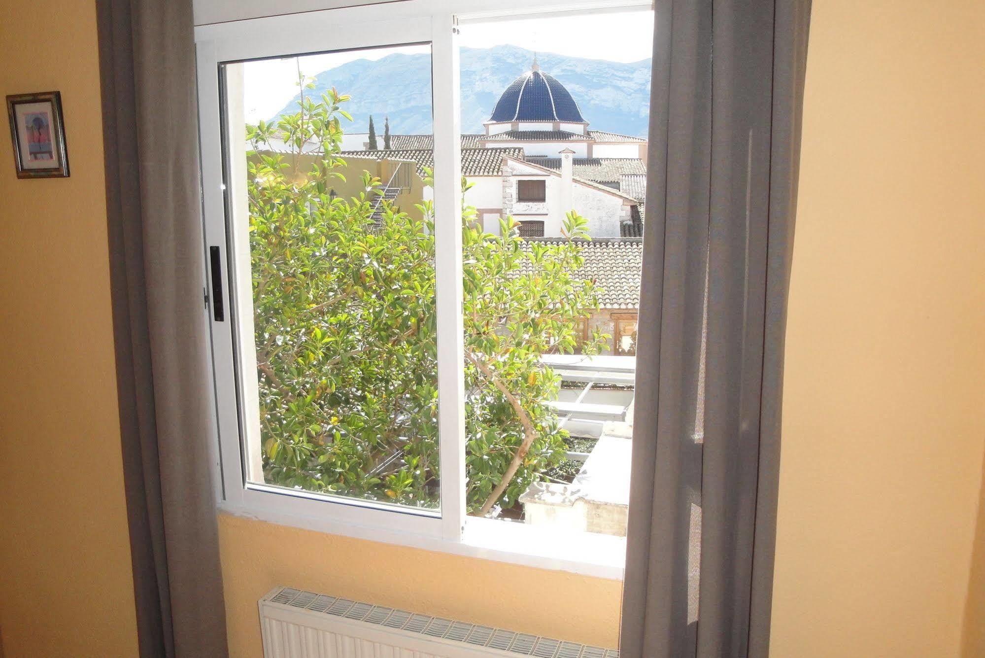 Hostal Cristina Denia Bagian luar foto