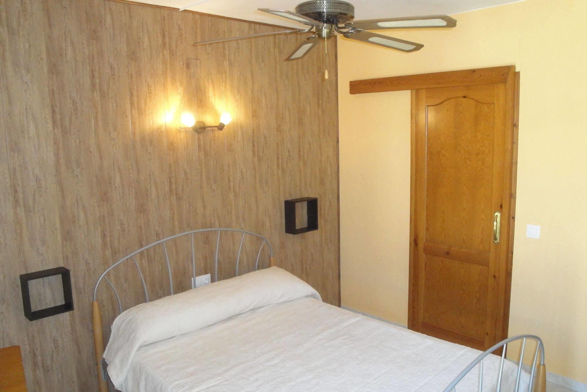Hostal Cristina Denia Bagian luar foto