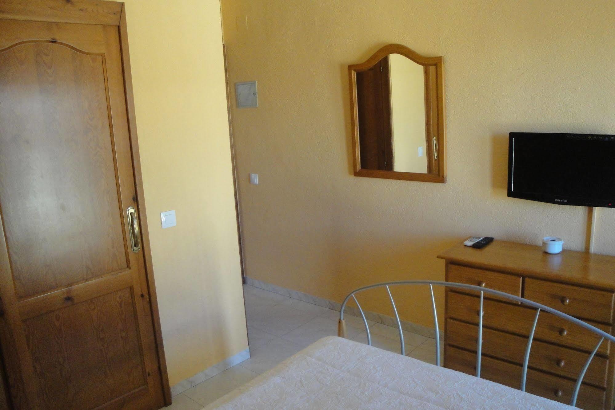 Hostal Cristina Denia Bagian luar foto