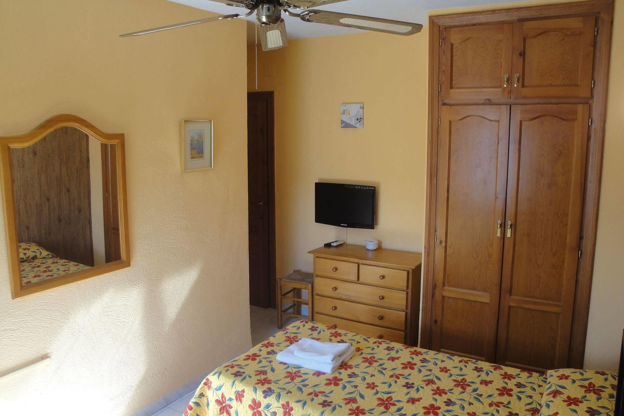 Hostal Cristina Denia Bagian luar foto