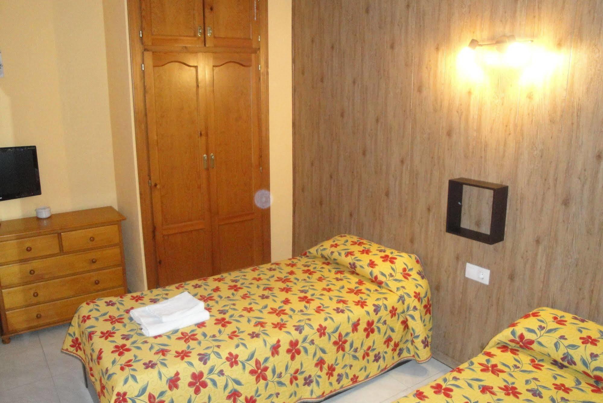 Hostal Cristina Denia Bagian luar foto