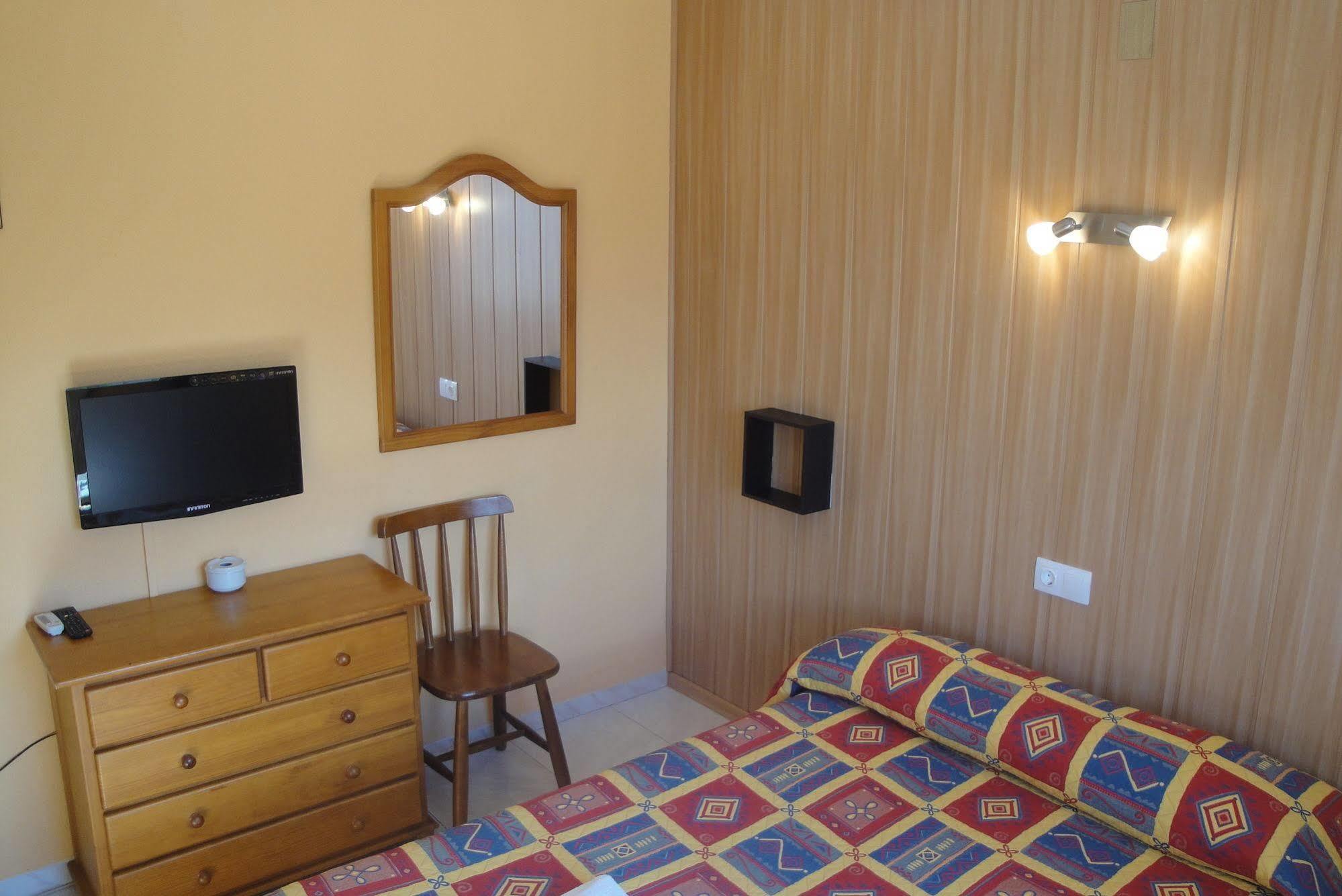 Hostal Cristina Denia Bagian luar foto