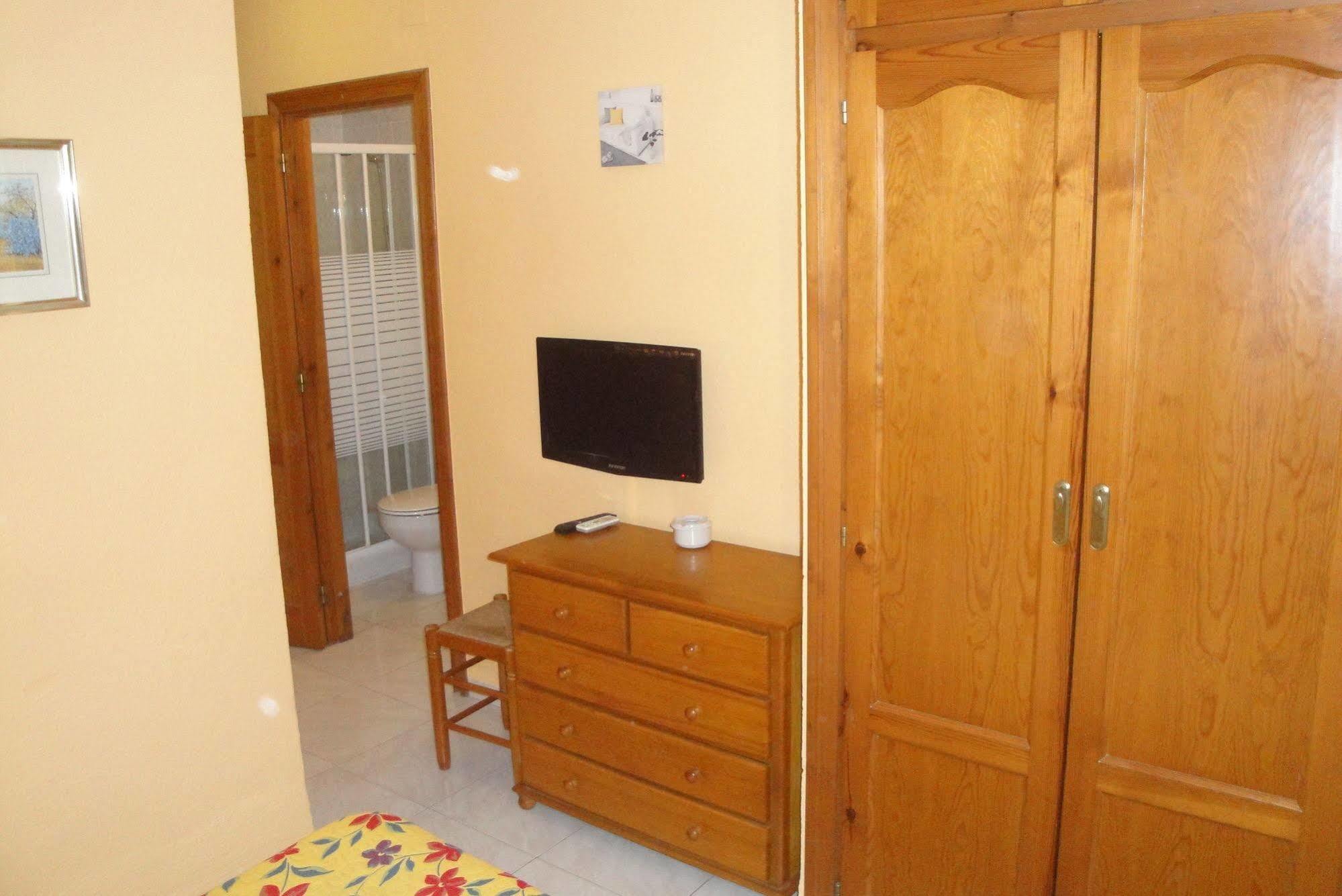 Hostal Cristina Denia Bagian luar foto