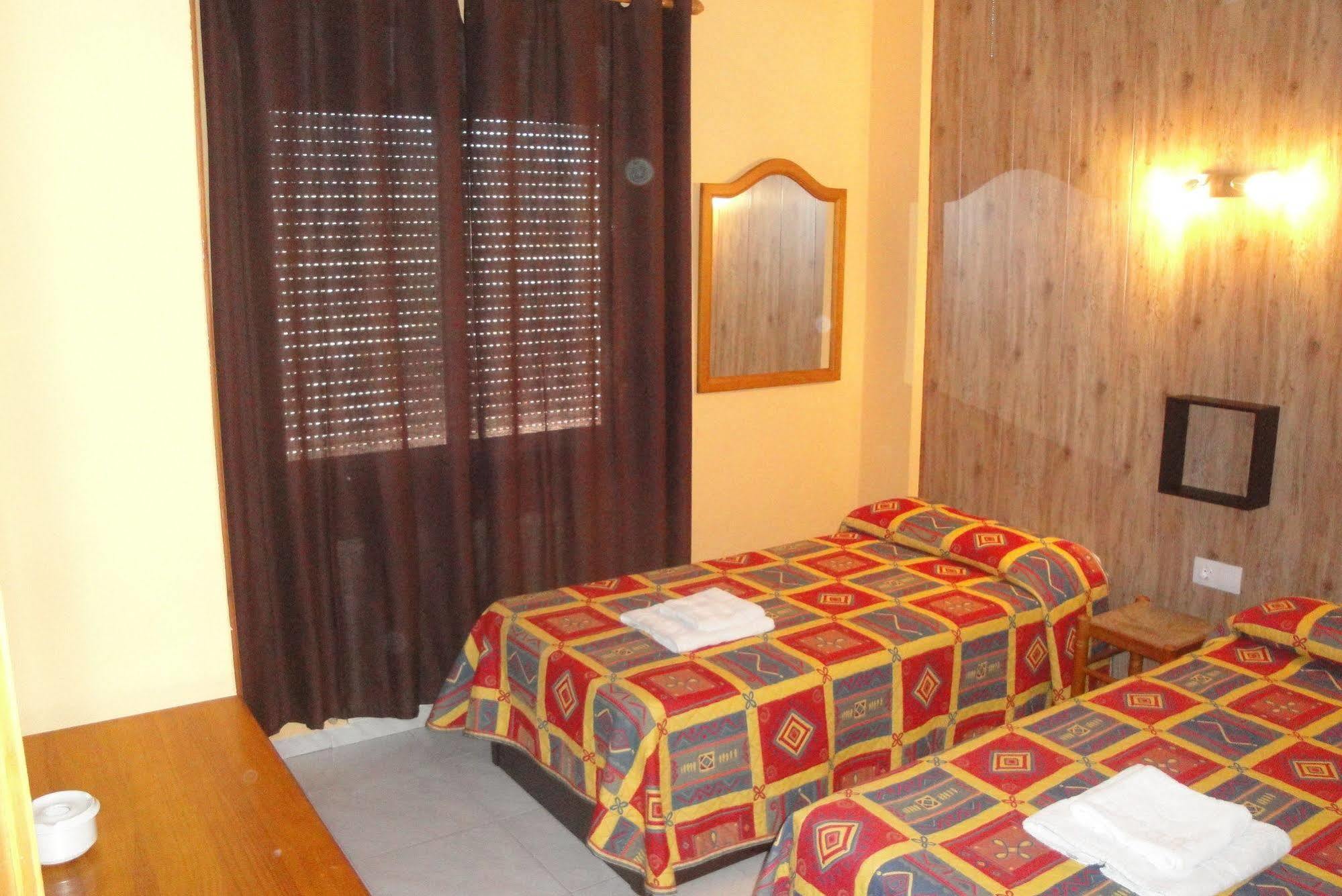 Hostal Cristina Denia Bagian luar foto