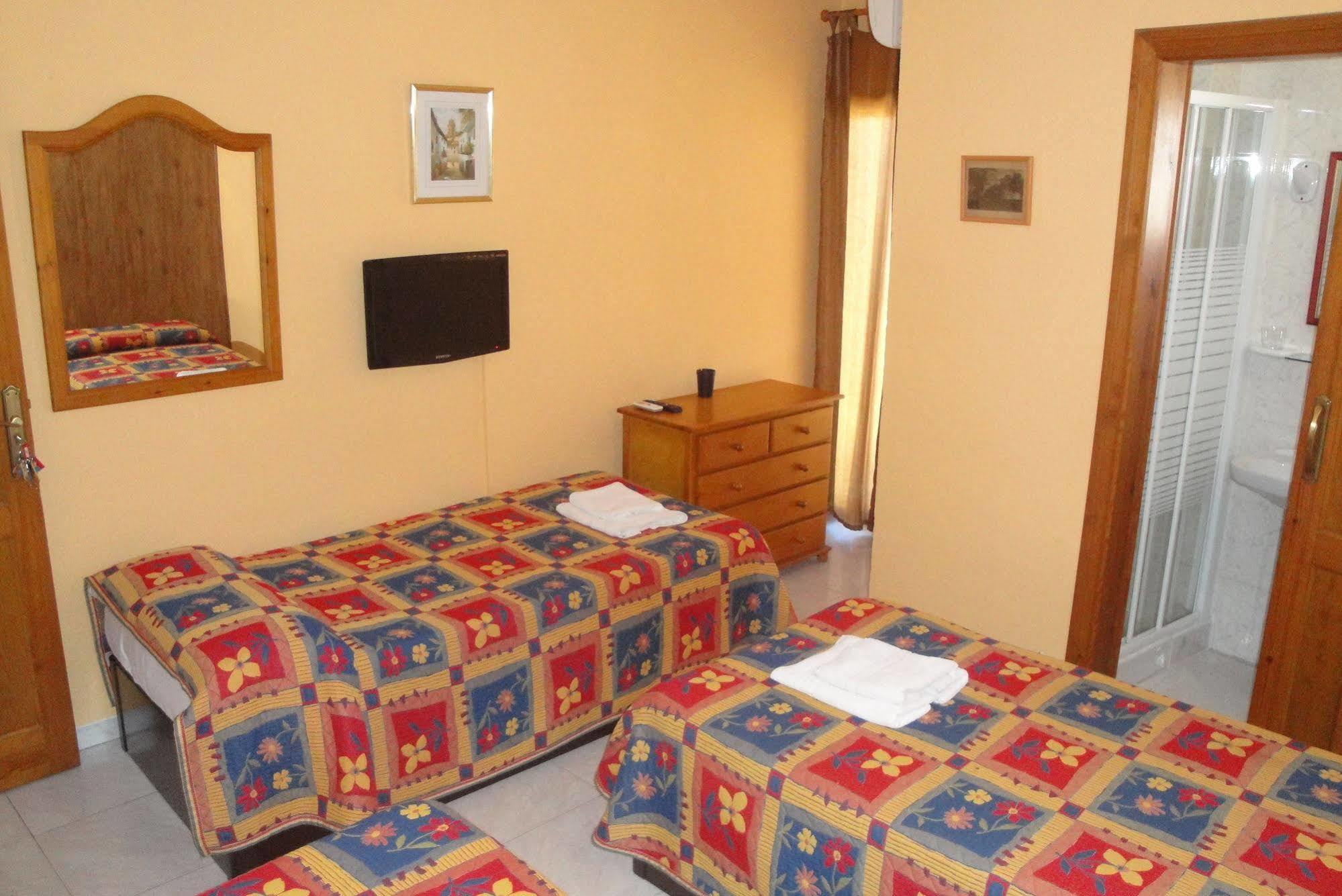 Hostal Cristina Denia Bagian luar foto